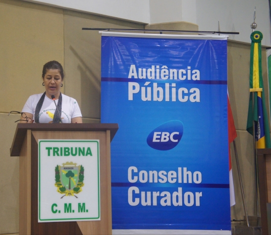 Beth Begonha, apresentadora da Rádio Nacional da Amazônia, mestre de cerimônias da Audiência Pública (Foto: Arquivo Câmara Municipal de Marabá)